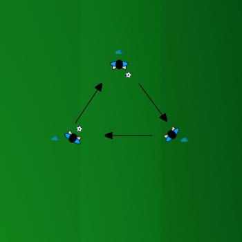 exercices-entrainement-de-football-triangle-a-deux-ballons-triangle-a-deux-ballons-ech-0235